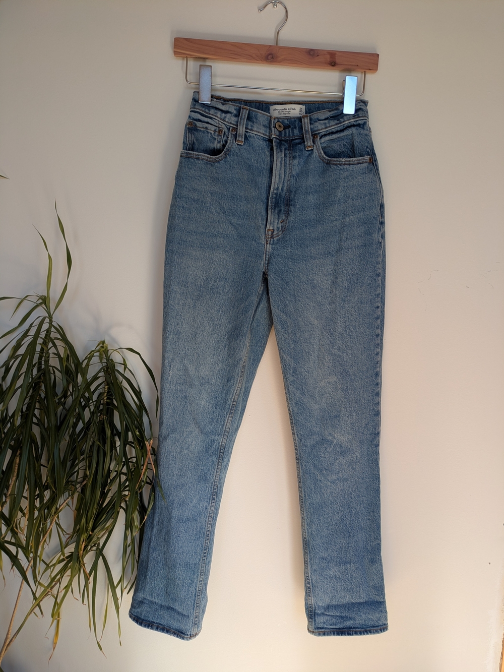 Abercrombie ’90s Straight Ultra High Rise Jeans 24 00R